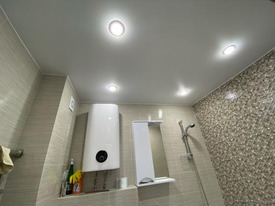 Сатиновый потолок  в санузел